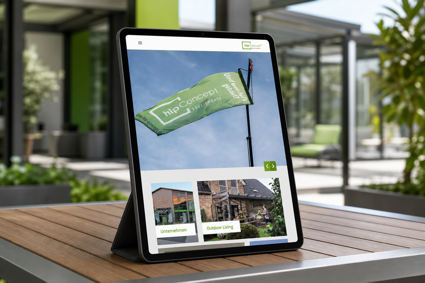 Die Website von hip Concept Bauelemente auf einem Tablet