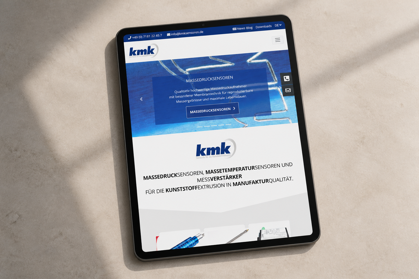 Die Website von KMK Sensoren- und Gerätebau auf einem Tablet