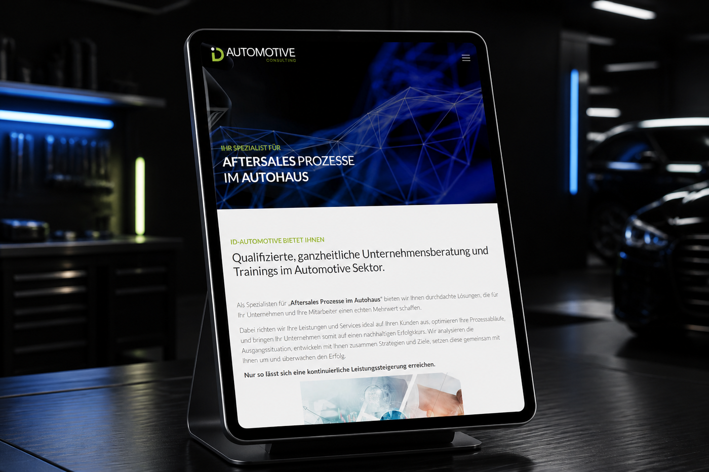 Die Website von ID Automotive Consulting auf einem Tablet