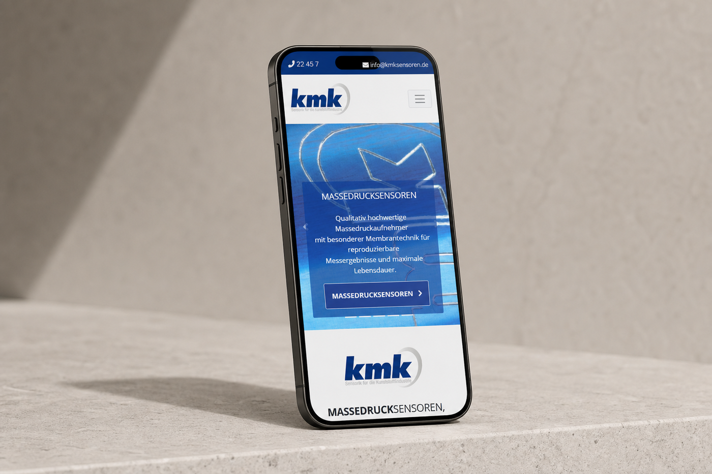 Die Website von KMK Sensoren- und Gerätebau auf einem Smartphone