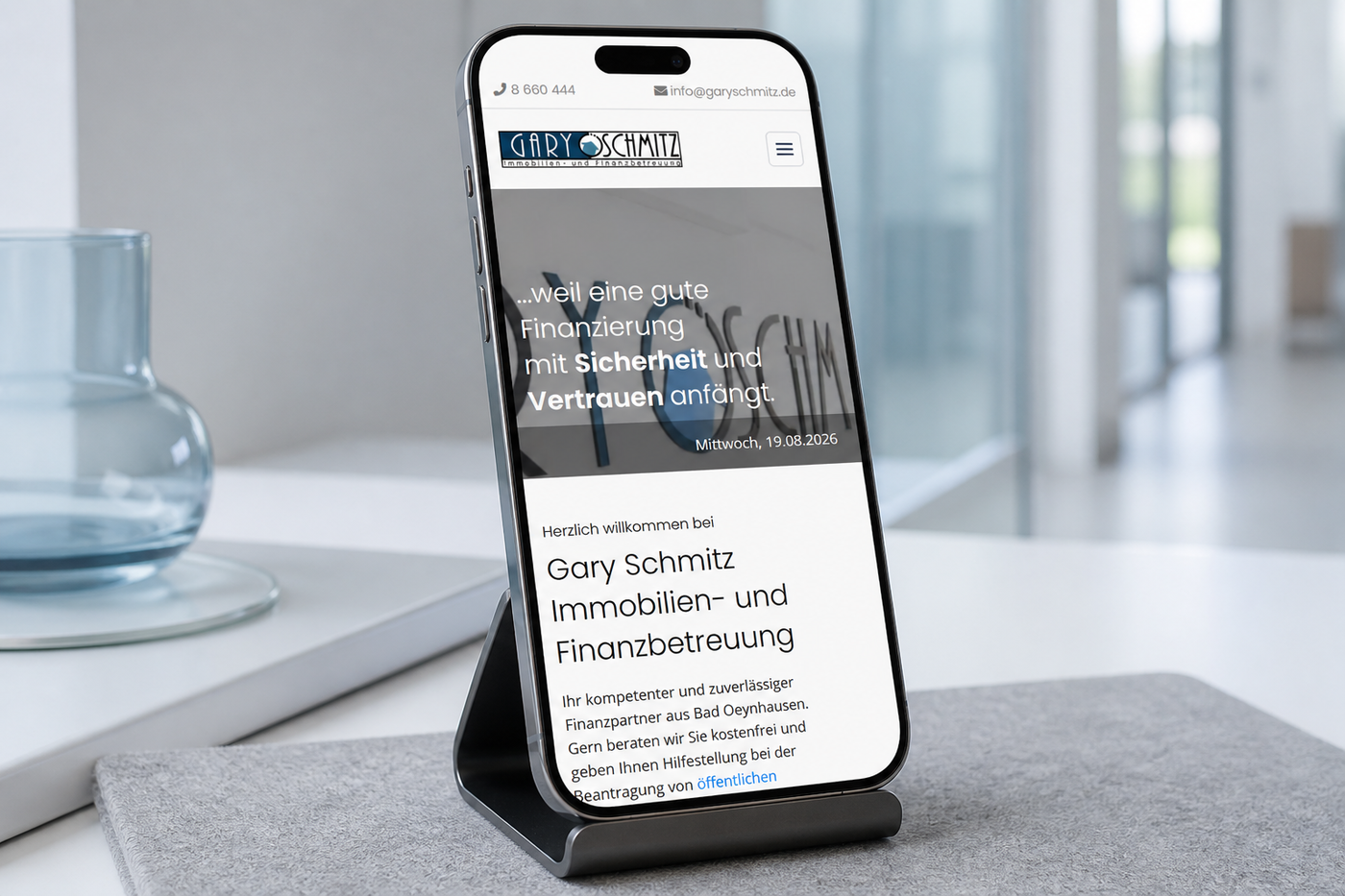 Die Website von Gary Schmitz auf einem Smartphone